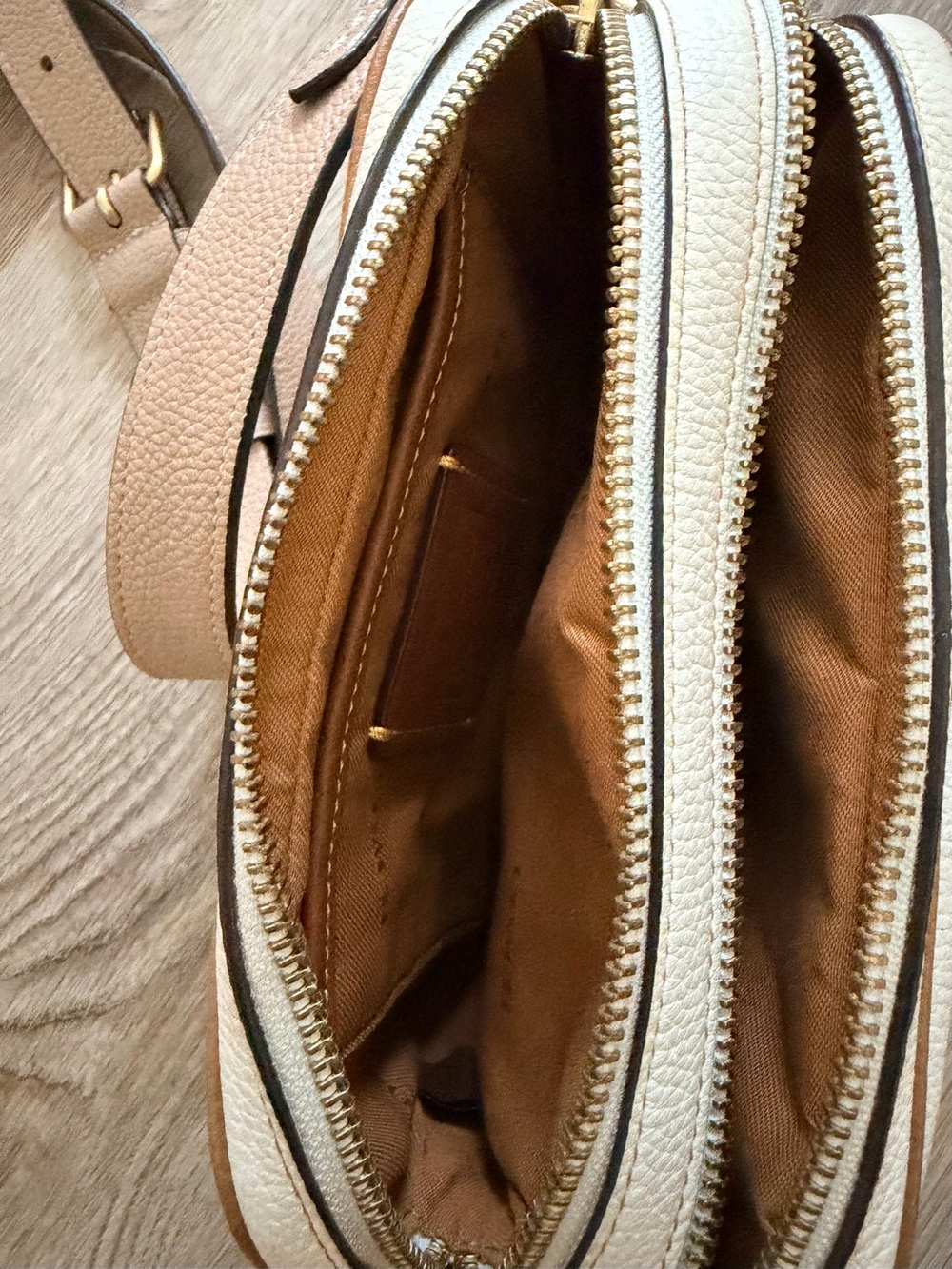 Coach Pebbled Leather Camera Bag in Cream Chalk - Picture 6 of 11